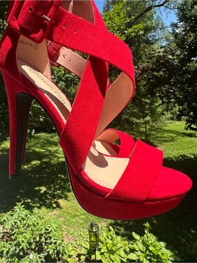 Dream Pairs Red Suede 5” Platform Heel Sandals Size 8